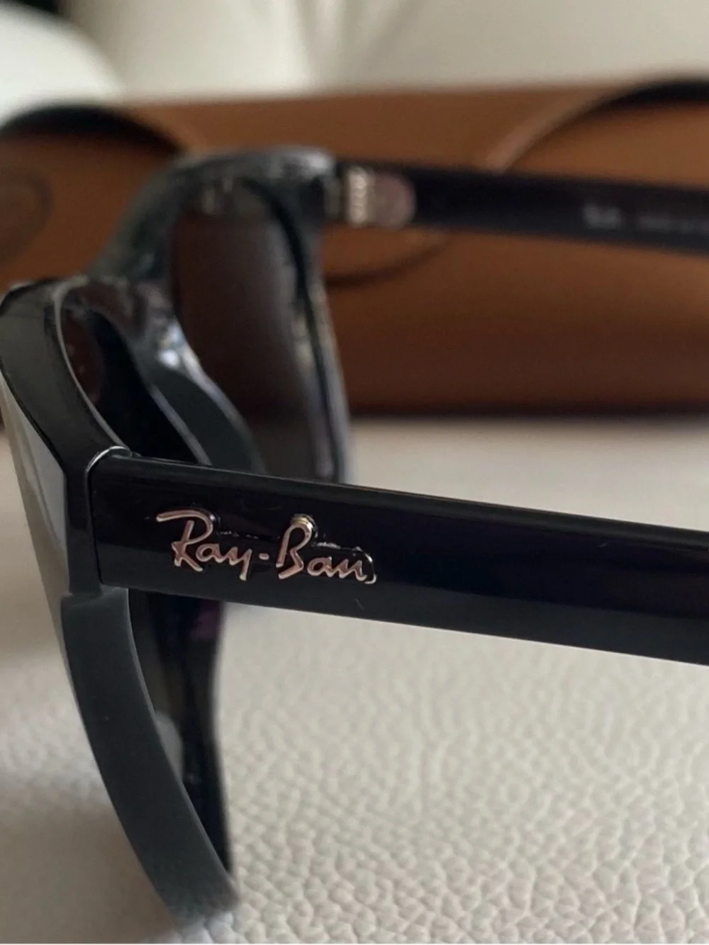 Ray-Ban Unisex Black Sunglasses with Brown Case/4184 Wayfarer 54-17-145/601-3A